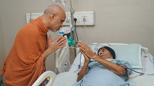 SMVS Swaminarayan Hospital Darshan | Gandhinagar, India | HDH Swamishri Vicharan | 18 Sep, 2024