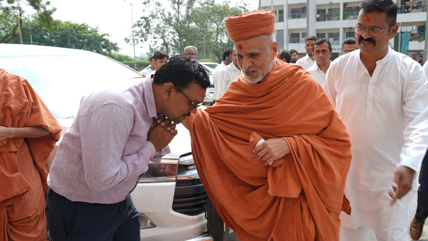 Ghatlodiya, Ahmedabad, India | HDH Swamishri Vicharan | 18 Oct, 2024