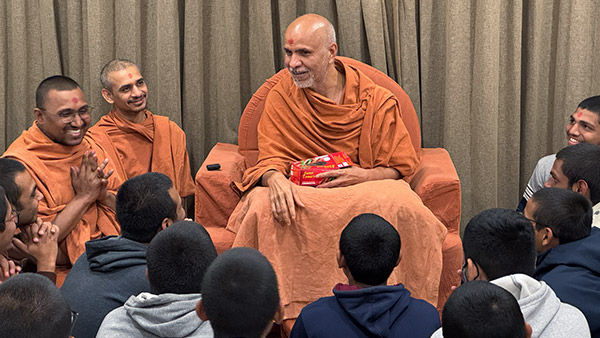 SSP & Chhatralaya Mukto Divya Labha | Gandhinagar, India | HDH Swamishri Vicharan | 14 Jan, 2025