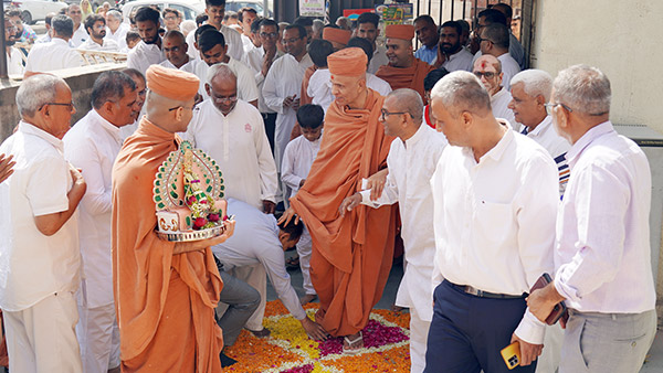 Vicharan | Swaminarayan Dham, Gandhinagar, India